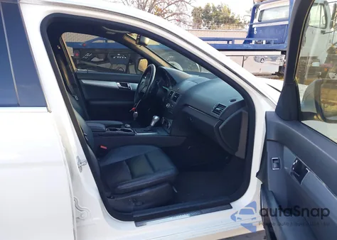 2009 Mercedes-Benz C 300 Luxury/Sport from USA, damaged, VIN WDDGF54X09F284201